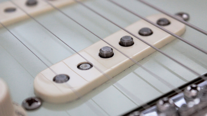 シングルコイルの絶対基準》フェンダーのピックアップ【エレキギター博士】