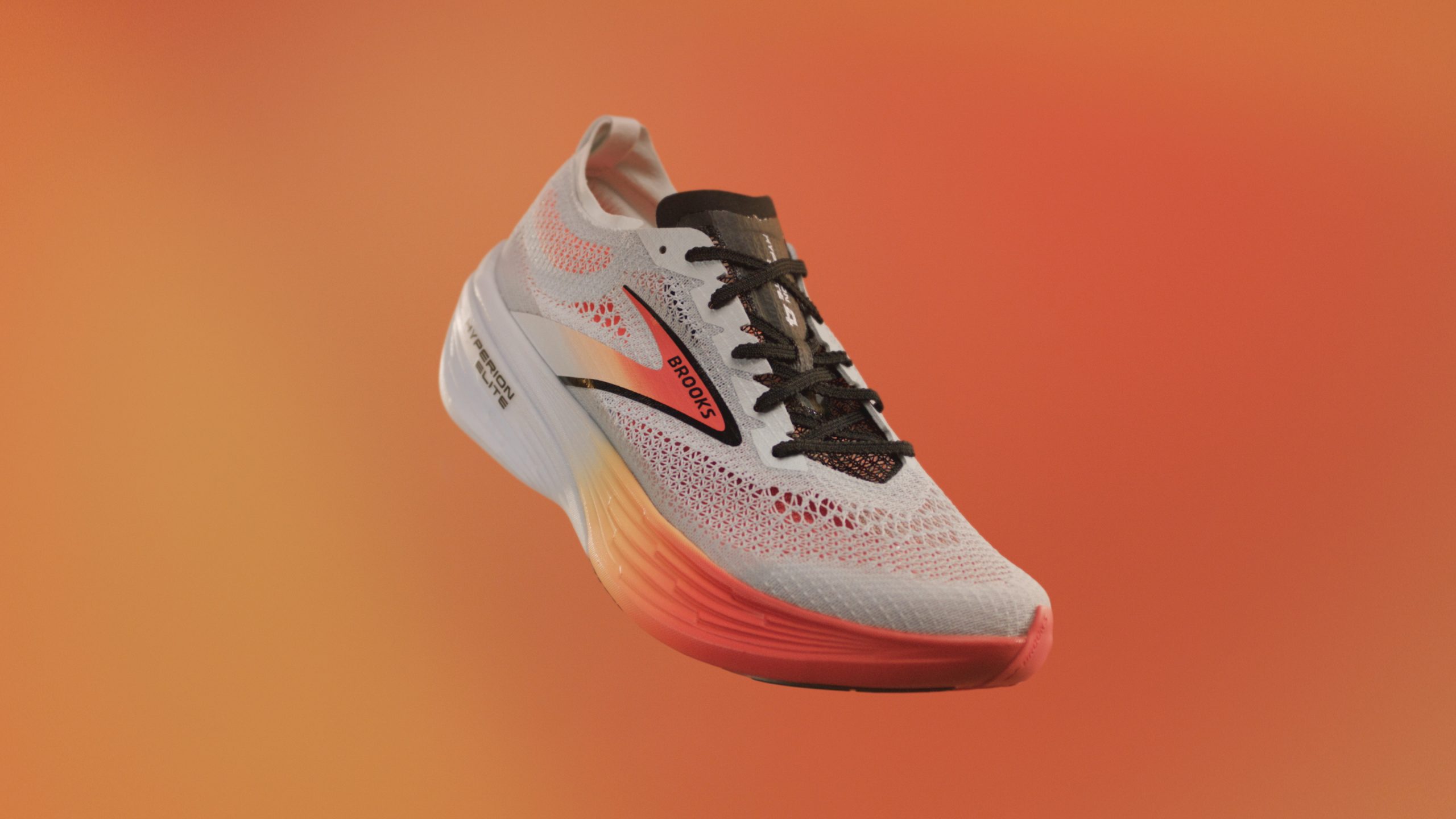 BROOKSが「HYPERION ELITE 4」を1月4日から限定発売、スピードモデルの