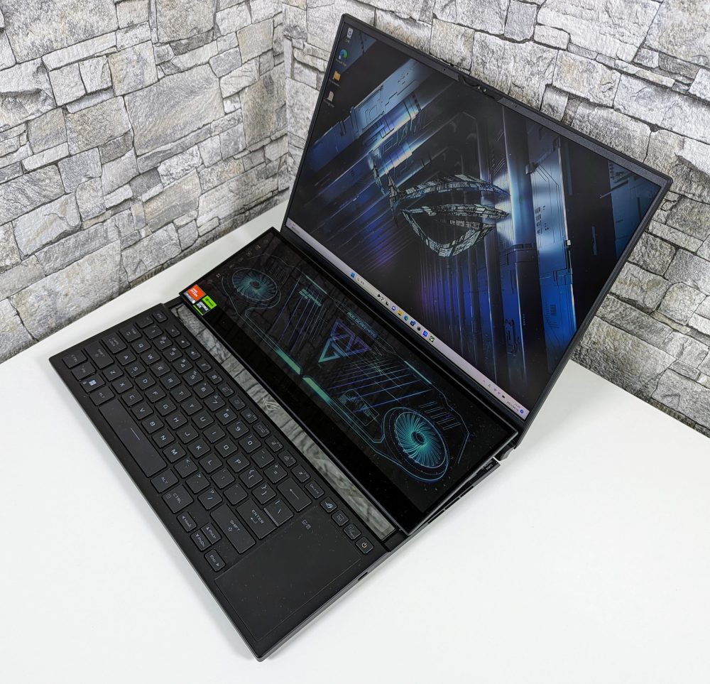 Ryzen 9 7945HXとRTX4090搭載2画面モンスター級ゲーミングノートPC