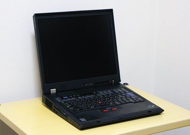 家からIBM時代のThinkPad G41が出てきた。3.5kg、フロッピーディスク
