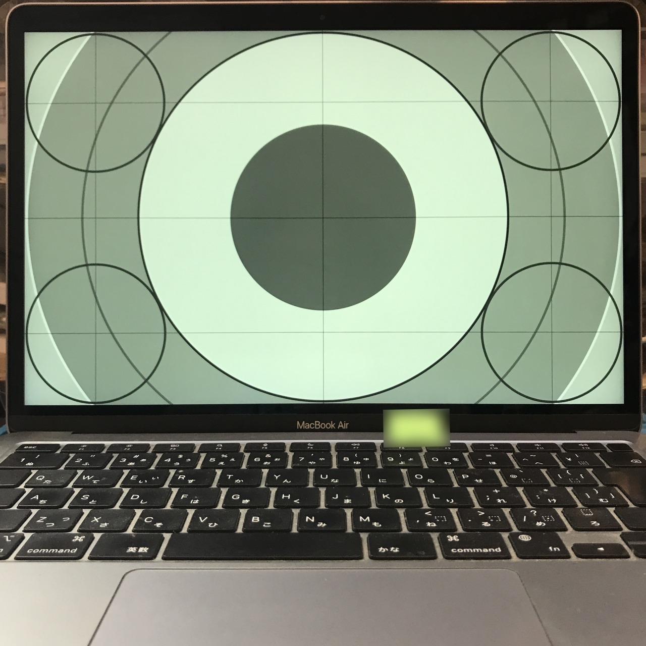 MacBook Air (M1, 2020) 液晶割れ 交換修理
