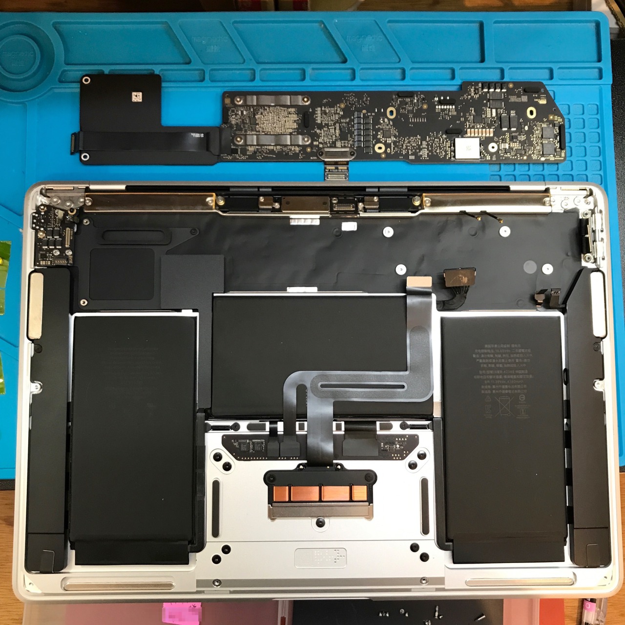 MacBook Air (M1, 2020) A2337 EMC3598 コーヒーをキーボードにこぼし