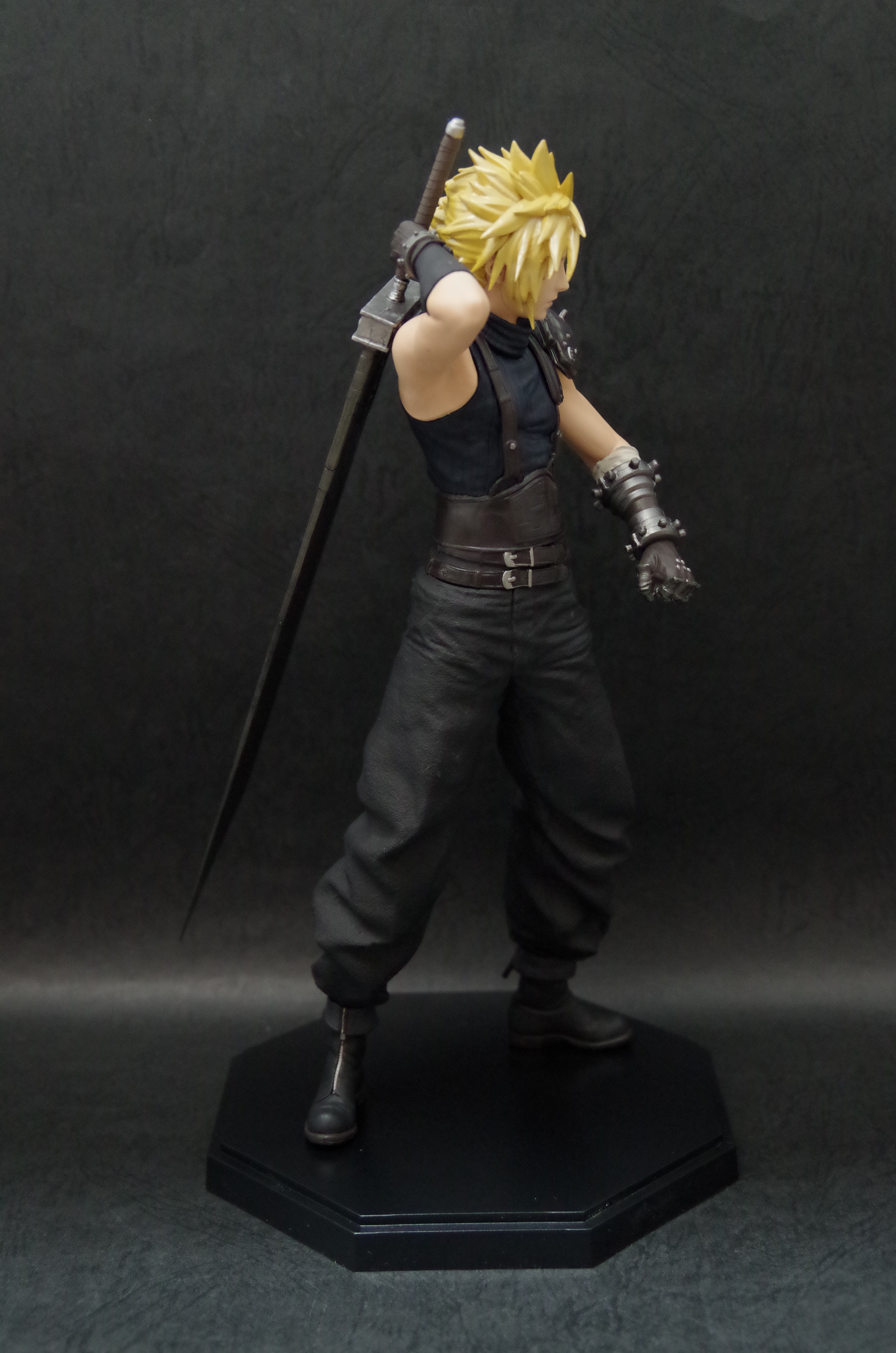 FF7REMAKE 発売記念くじ A賞 クラウド・ストライフ | フィギュアレン