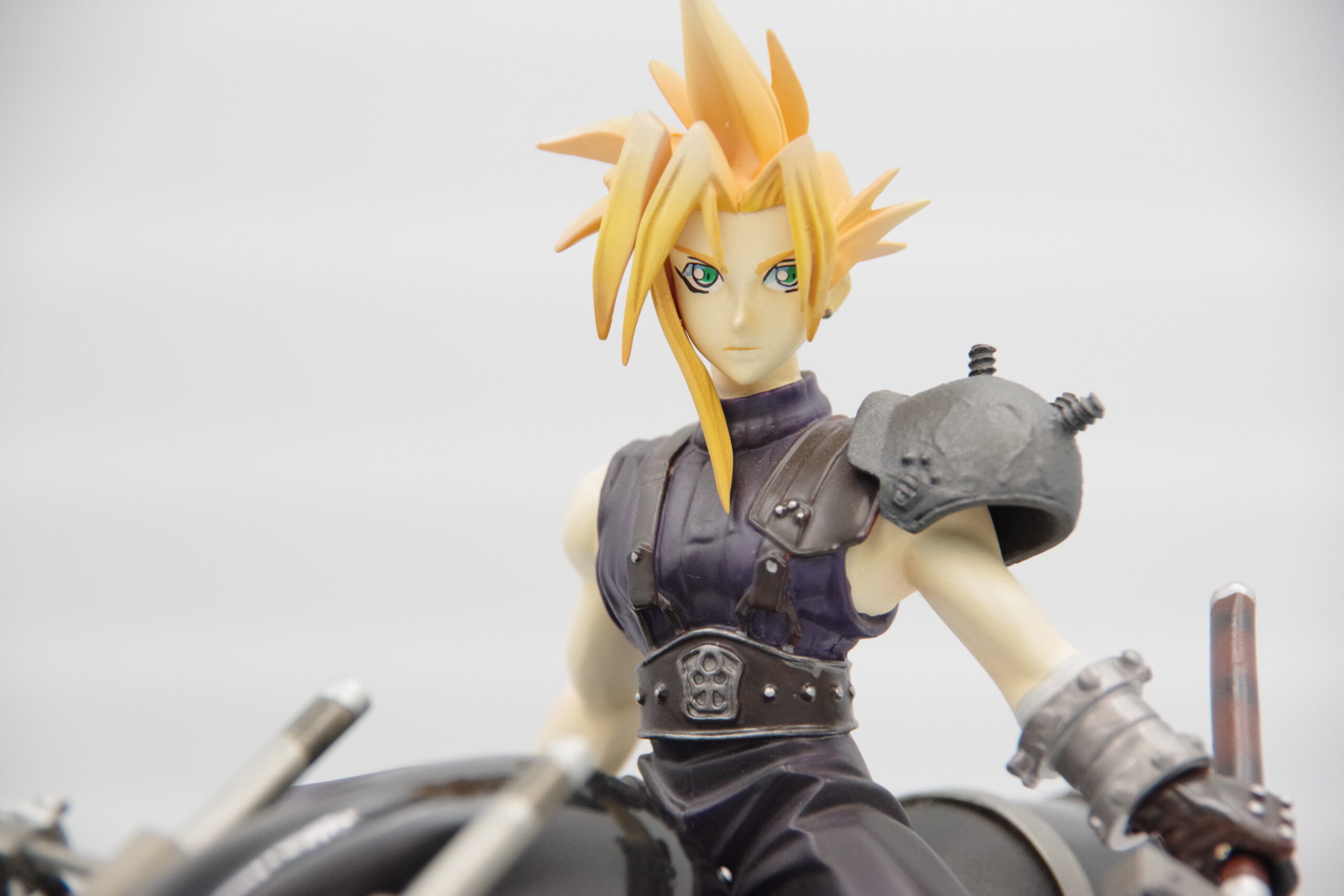 FF VII 限定版 フィギュア クラウド・ストライフ & ハーディ＝デイトナ