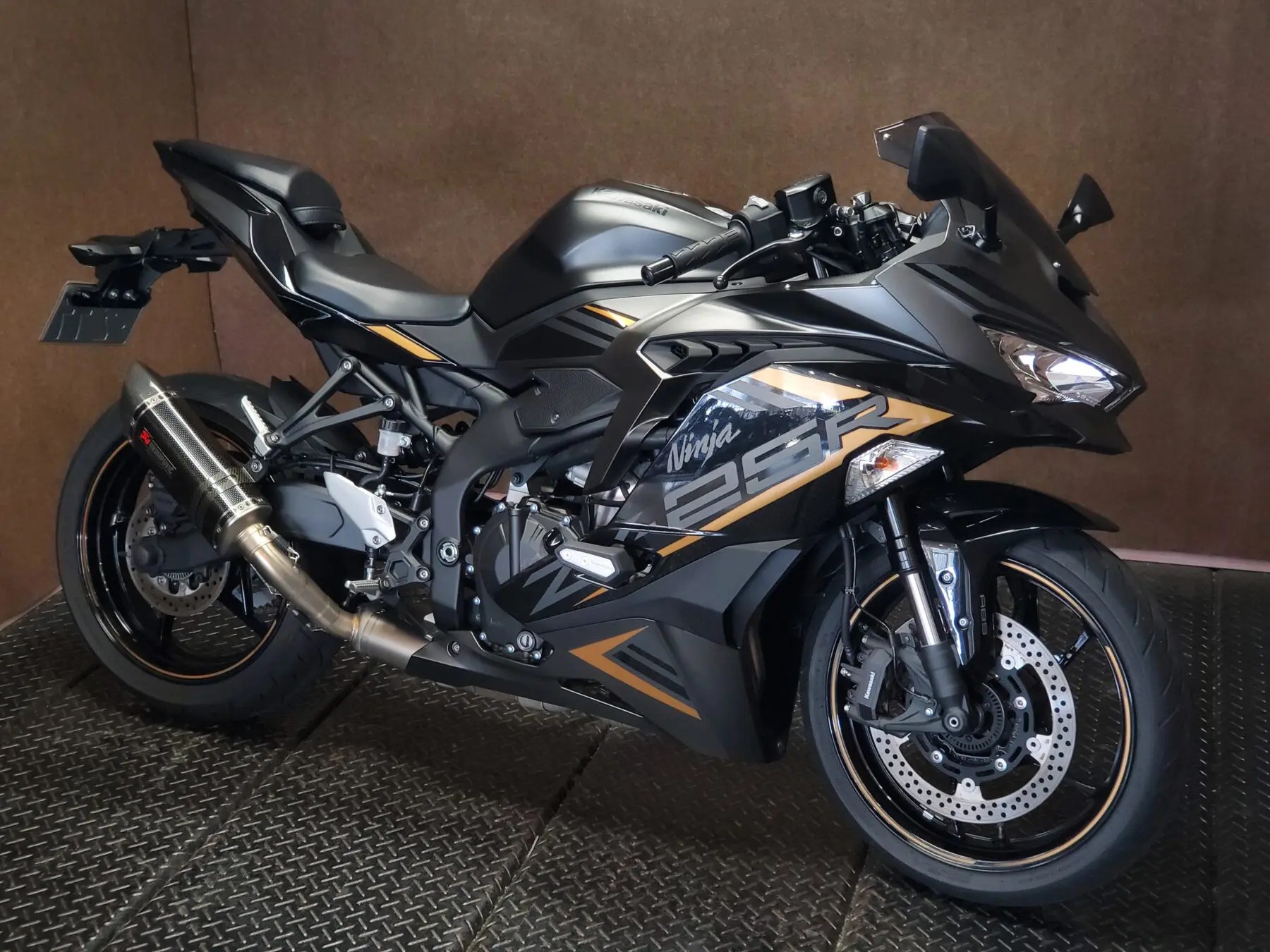 上げろ回転数！NinjaZX-25R フルEX装着 特選中古車！｜バイク・自転車