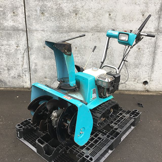 ホンダ除雪機 HS555ホンダ除雪機といえばREDだが、この機種にはこの