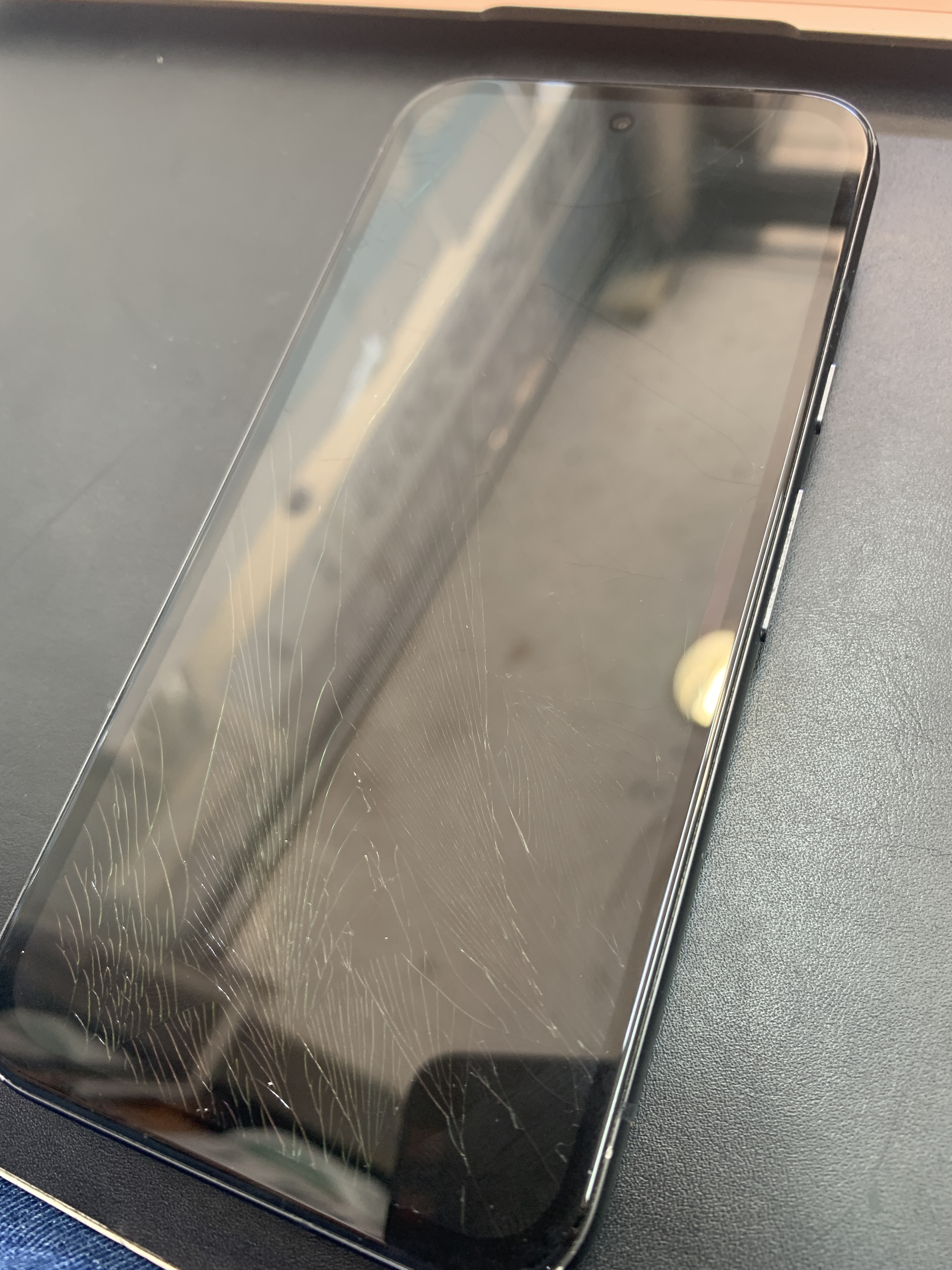 Pixel8a修理】画面割れ・バッテリー交換も即日対応〜練馬店〜 - 最長1