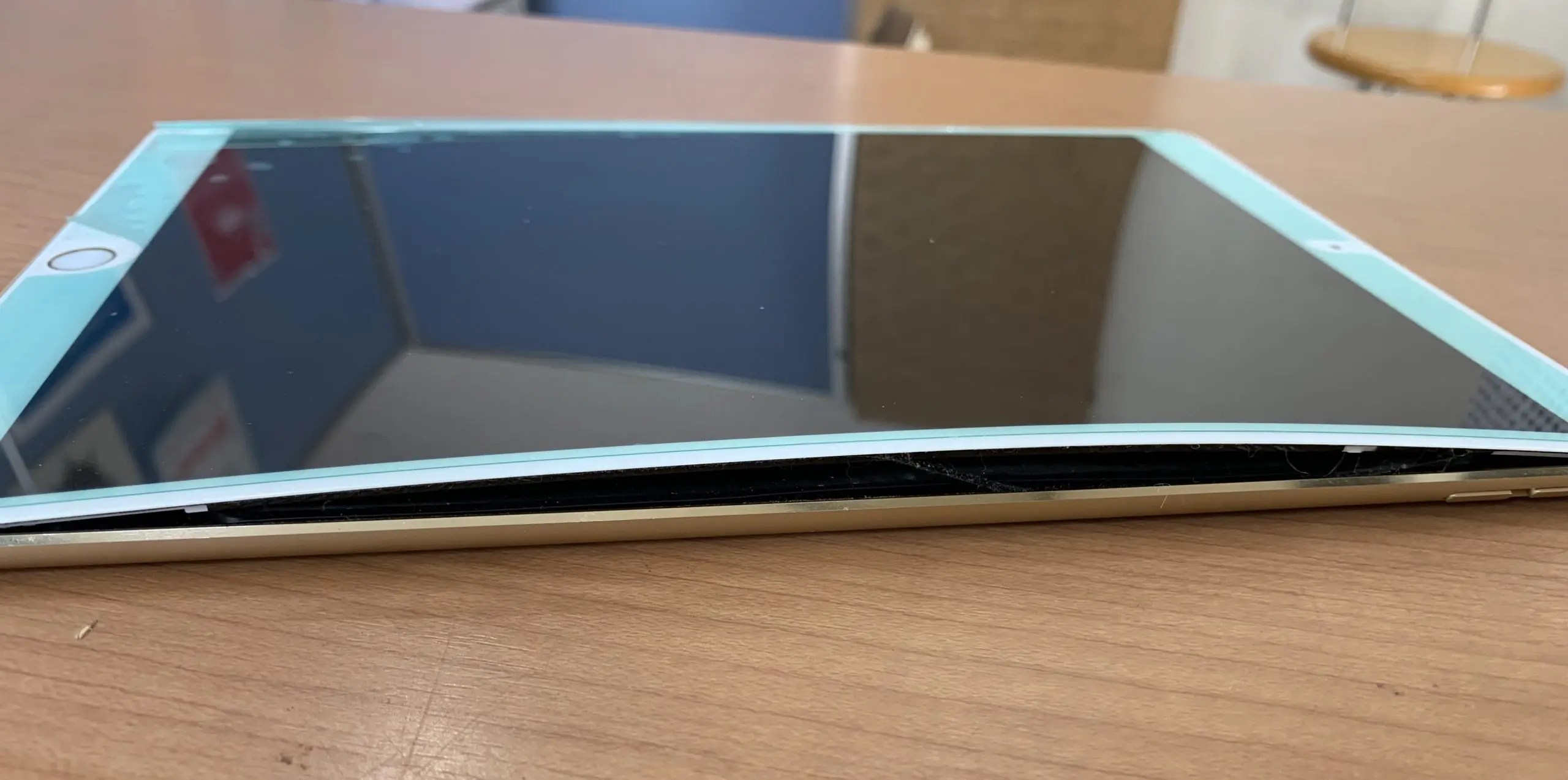 iPadPro10.5インチ】バッテリー膨張（新百合ヶ丘店） - 最長1年保証