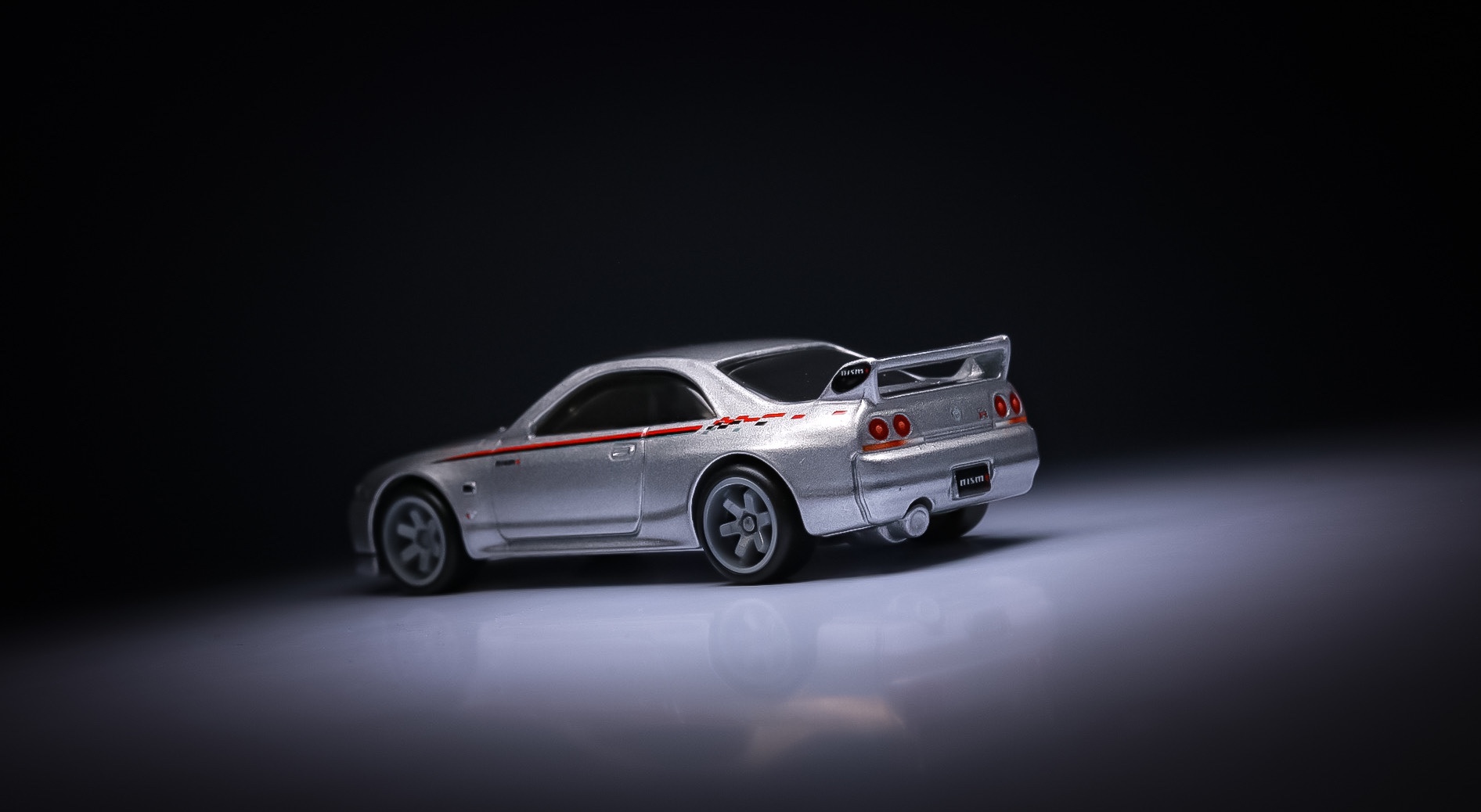 Hot Wheels completes the pair with the Boulevard Nismo R33 Skyline