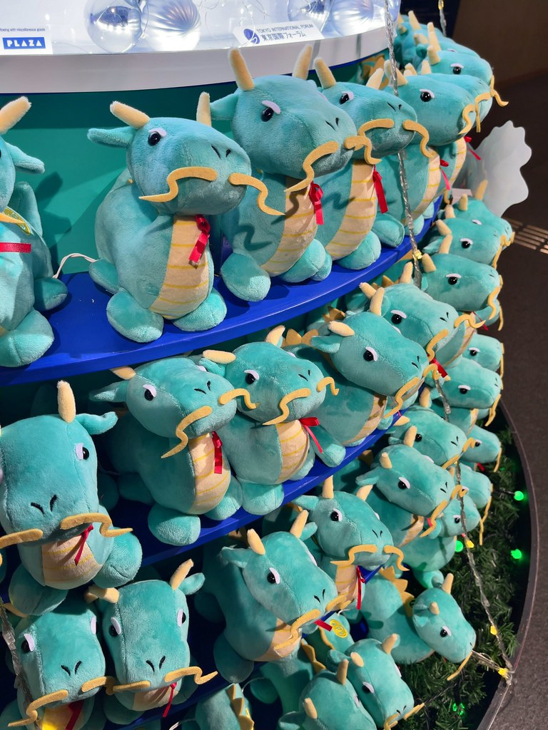 東京国際フォーラムの辰年 #干支ツリー | まわりぶろぐ