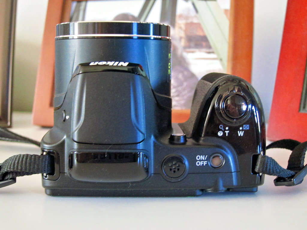 Nikon Coolpix L340 - Down the Road