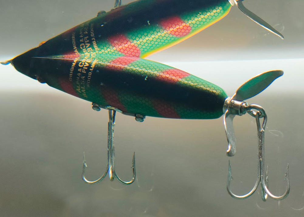 オトナの匂い”を持ったトップウォータープラグのオハナシ / スマート