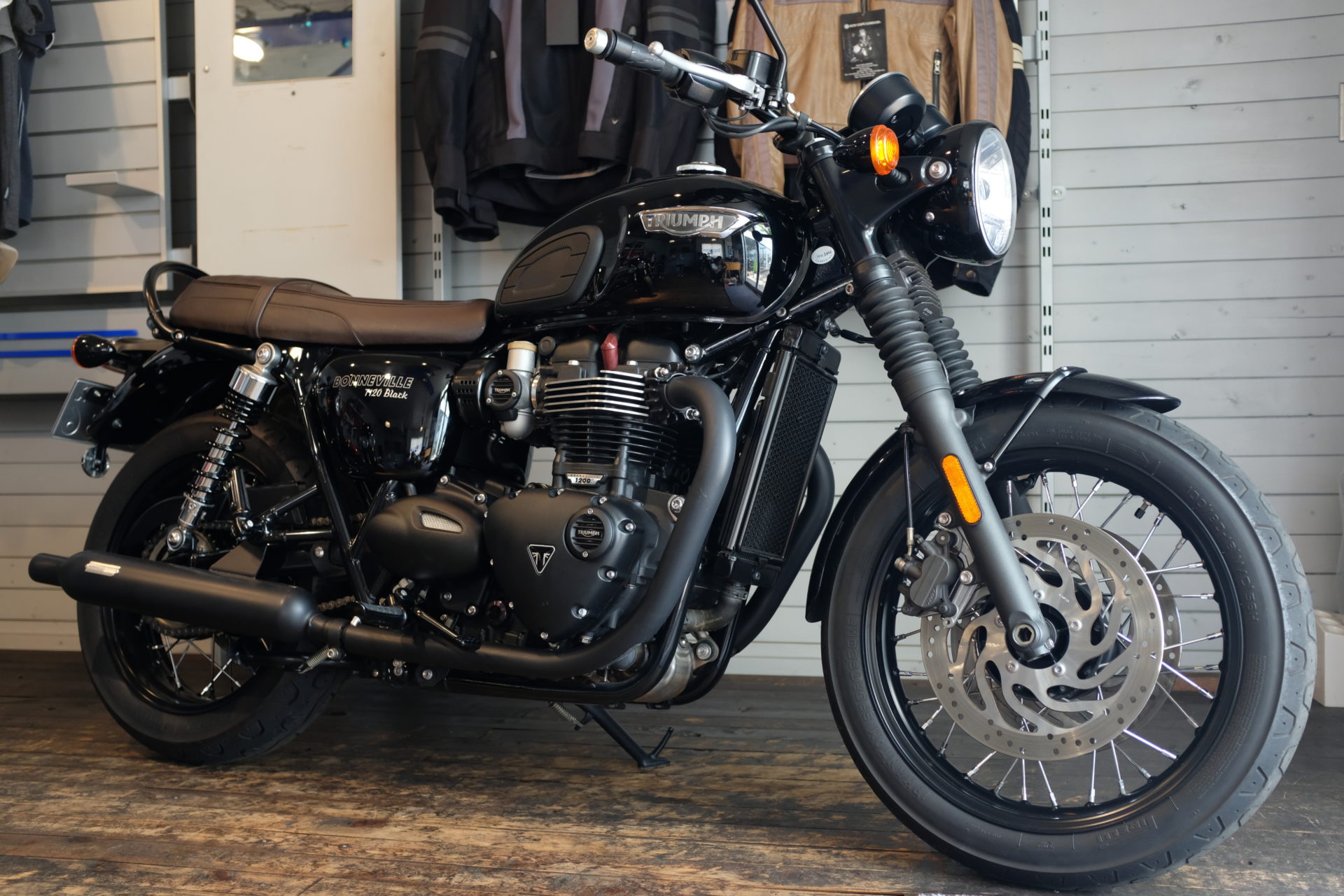 僕が知る最高のレトロバイク。Triumph『Bonneville T120』はやっぱり