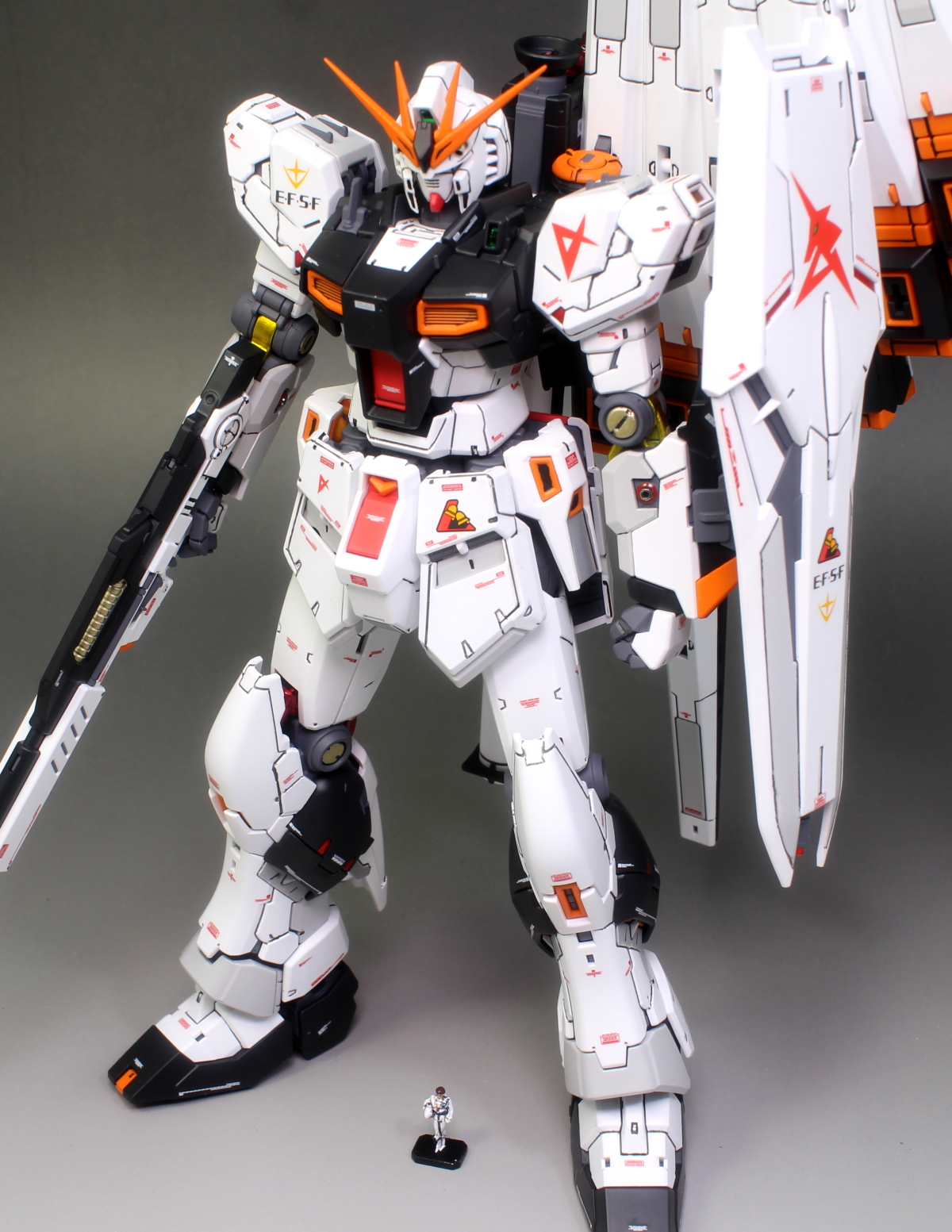 RG νガンダム改修塗装済み完成品 | MU-LAファクトリー【ガンプラ製作代行】