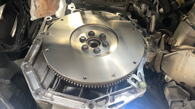 軽量フライホイール＆クイックシフト取り付け（E12NISMO/S) – NISMO