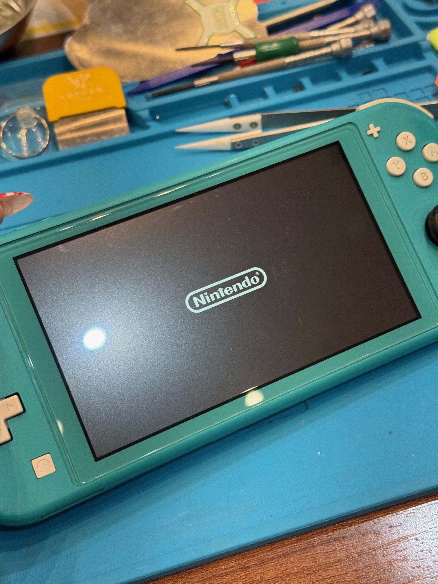 Nintendo Switch Liteの液晶破損【那覇市からご来店】 | スマホ修理