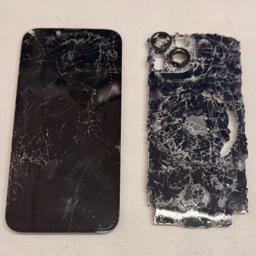 スマホの背面割れを放置するとどうなる？修理スタッフが解説