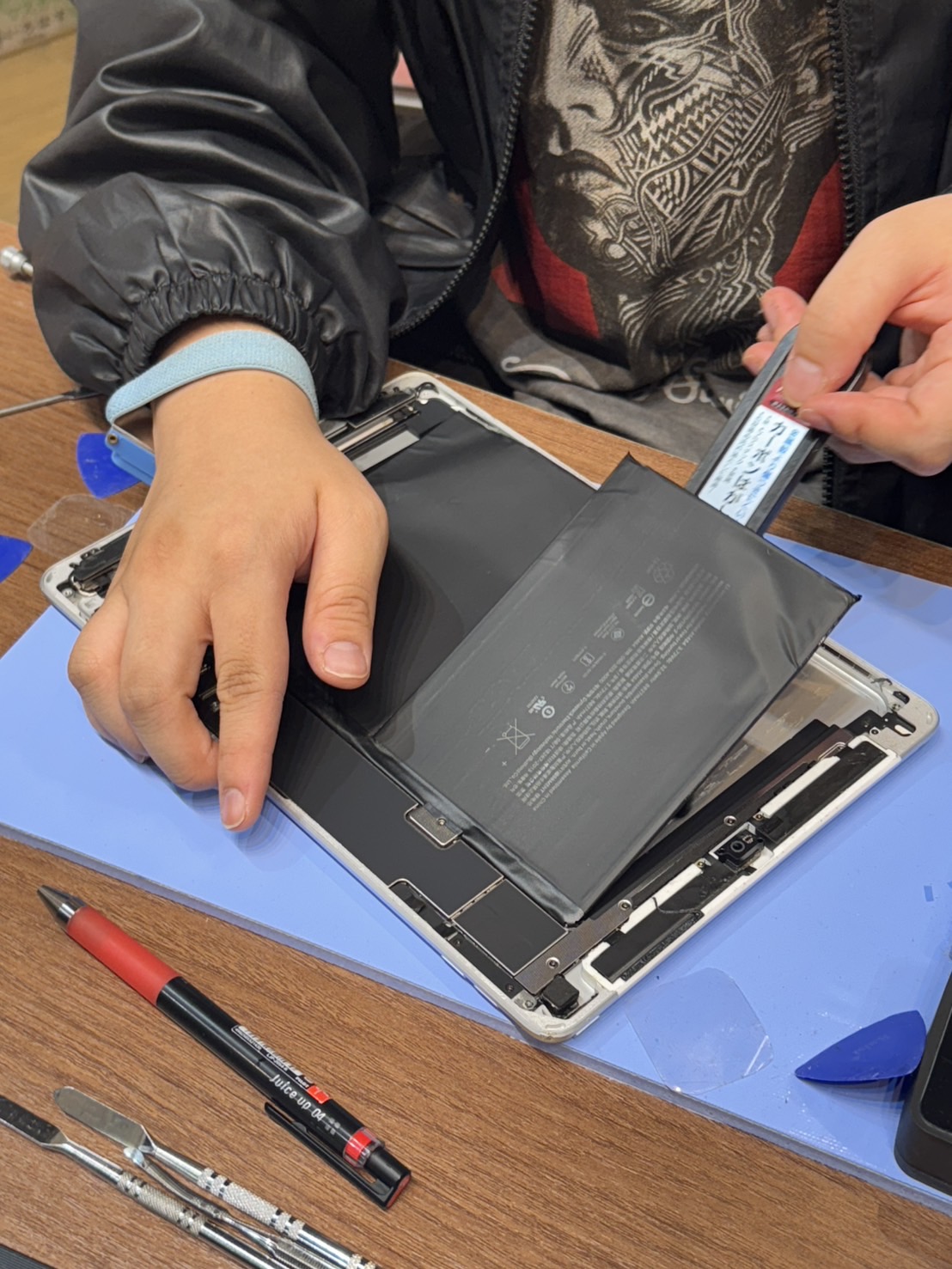 赤池店】iPad (第7世代)のバッテリー交換【愛知県江南市からご来店