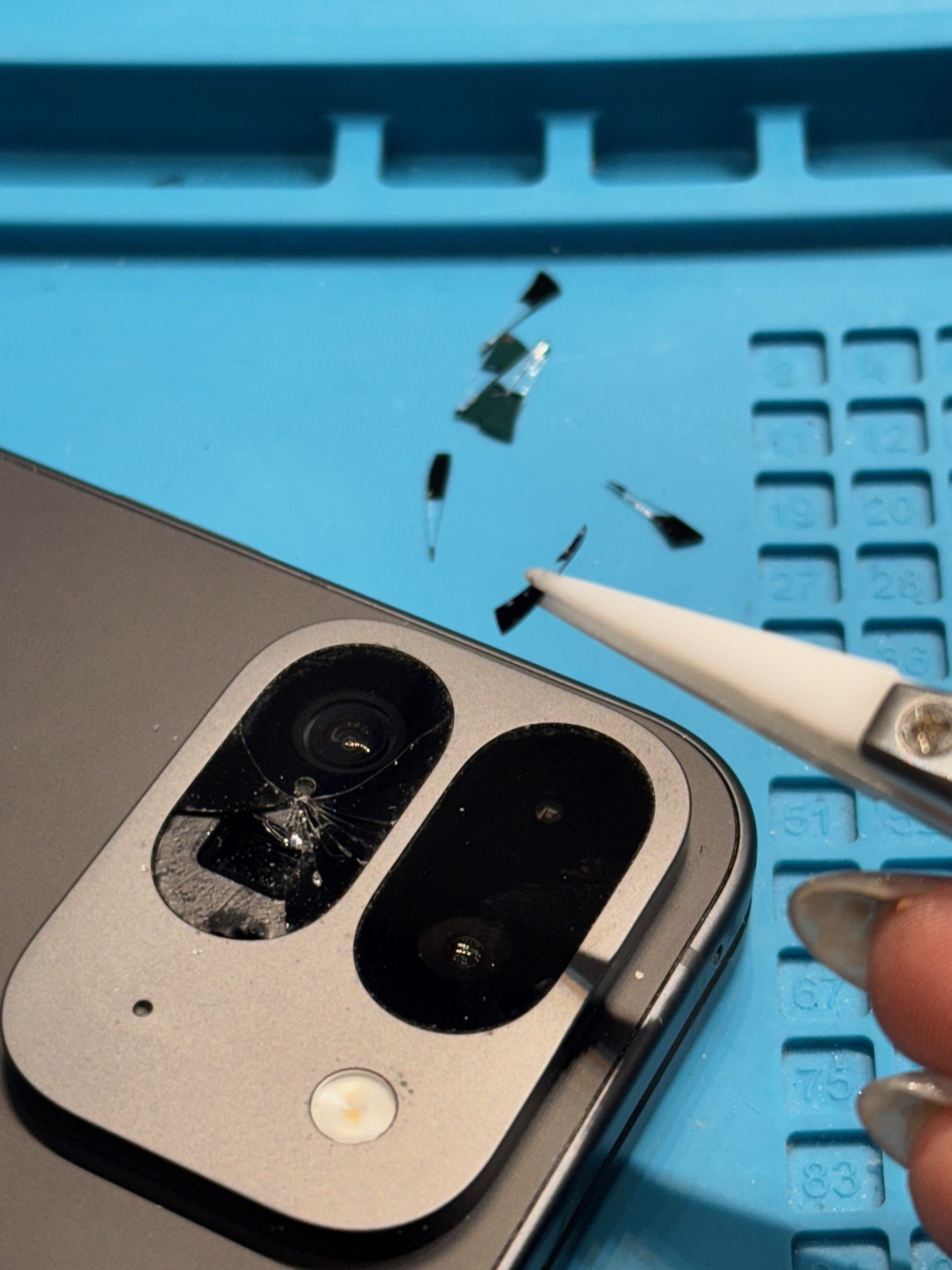 赤池店】Google Pixel 9 Pro Foldのレンズ割れ【日進市梅森からご来店