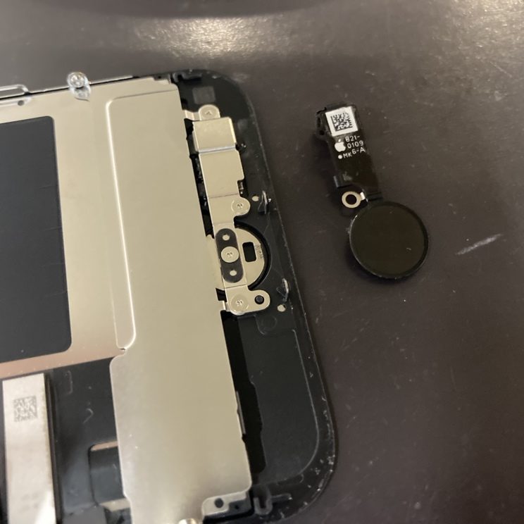 iPhone SE (第3世代) ホームボタン不具合からの画面交換修理【鹿児島市