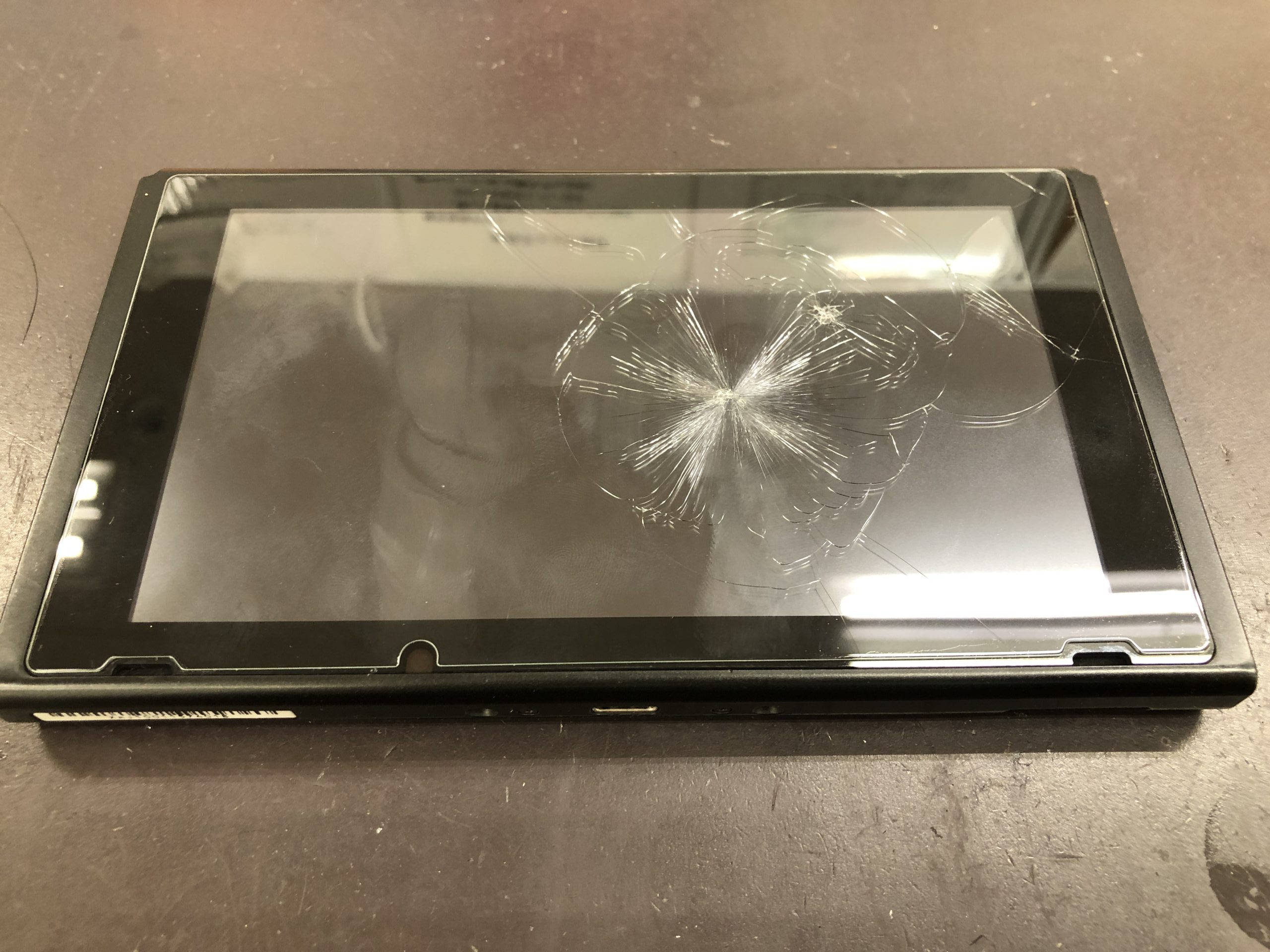 Switchの画面が割れて液晶にたくさんの線が入った！ | スマートクール