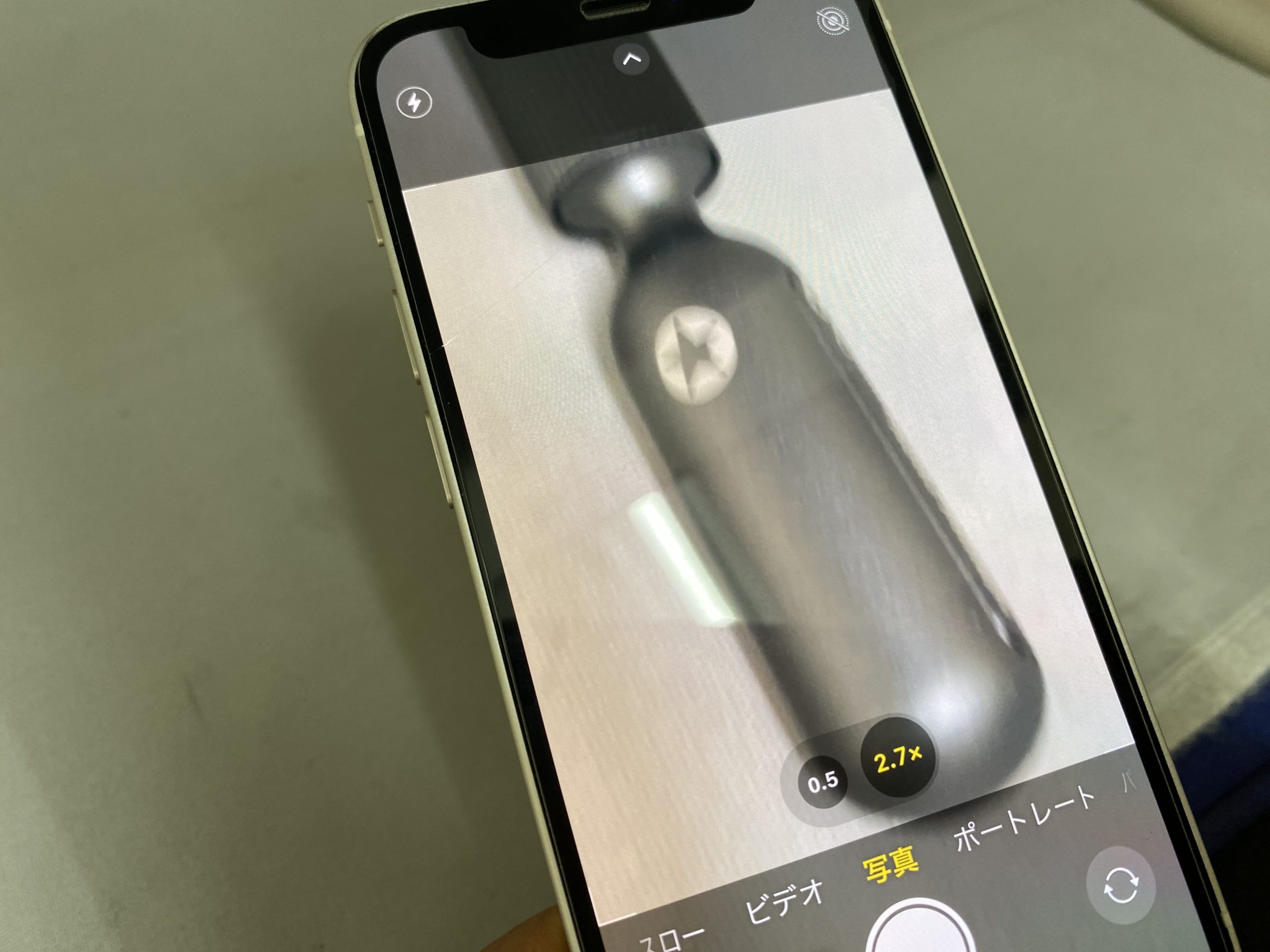 iPhone 12mini、謎の「ジジジ…」音でカメラが使い物にならない！？緊急