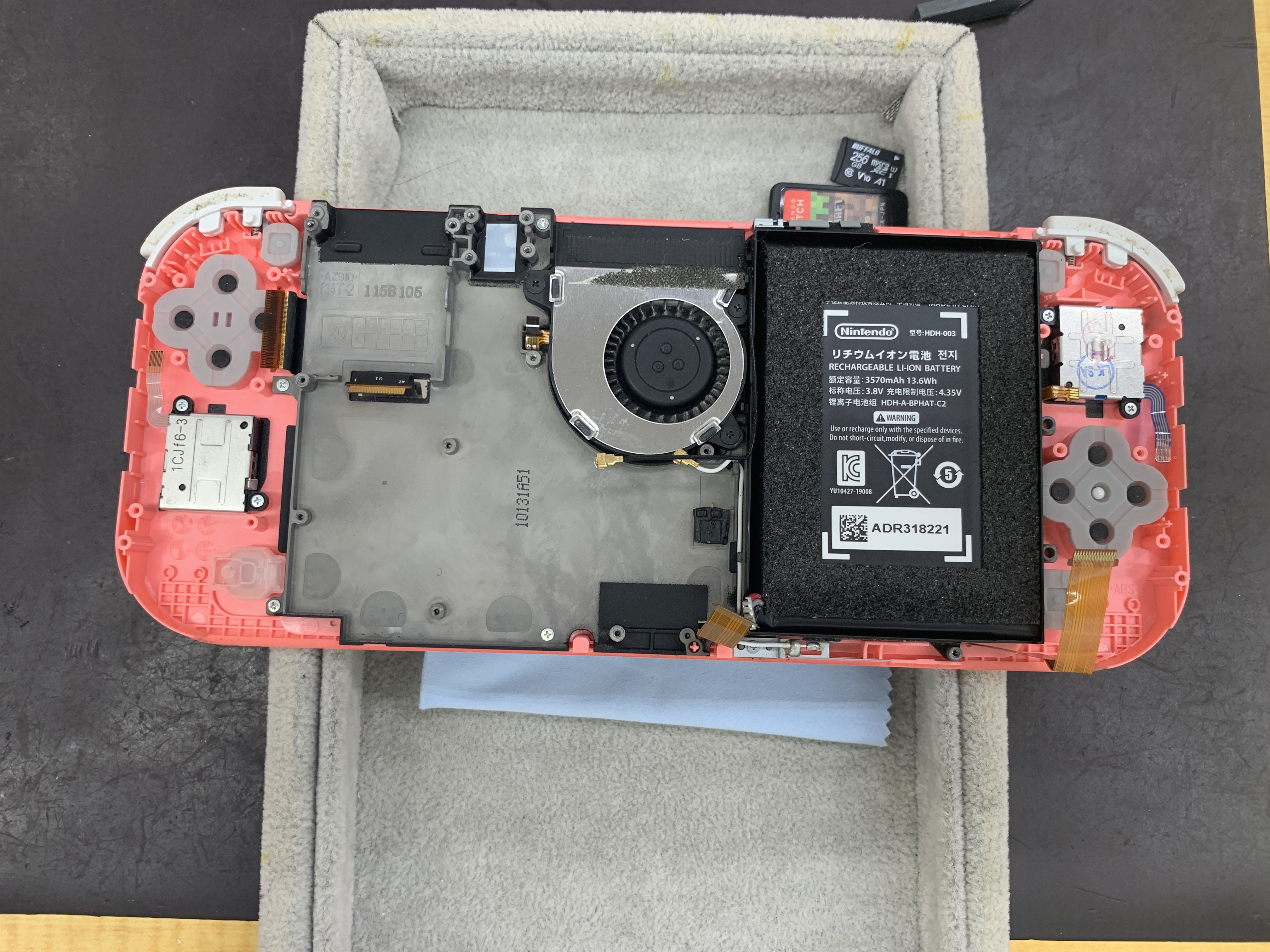 Nintendo Switch Lite】液晶に縦線が多数…画面表示不良のご相談