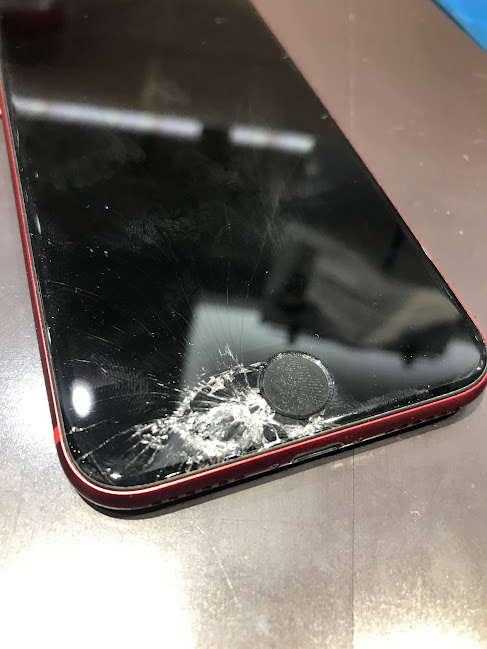 iPhoneSE第2世代】ホームボタン付近の割れには要注意？！ | iPhone