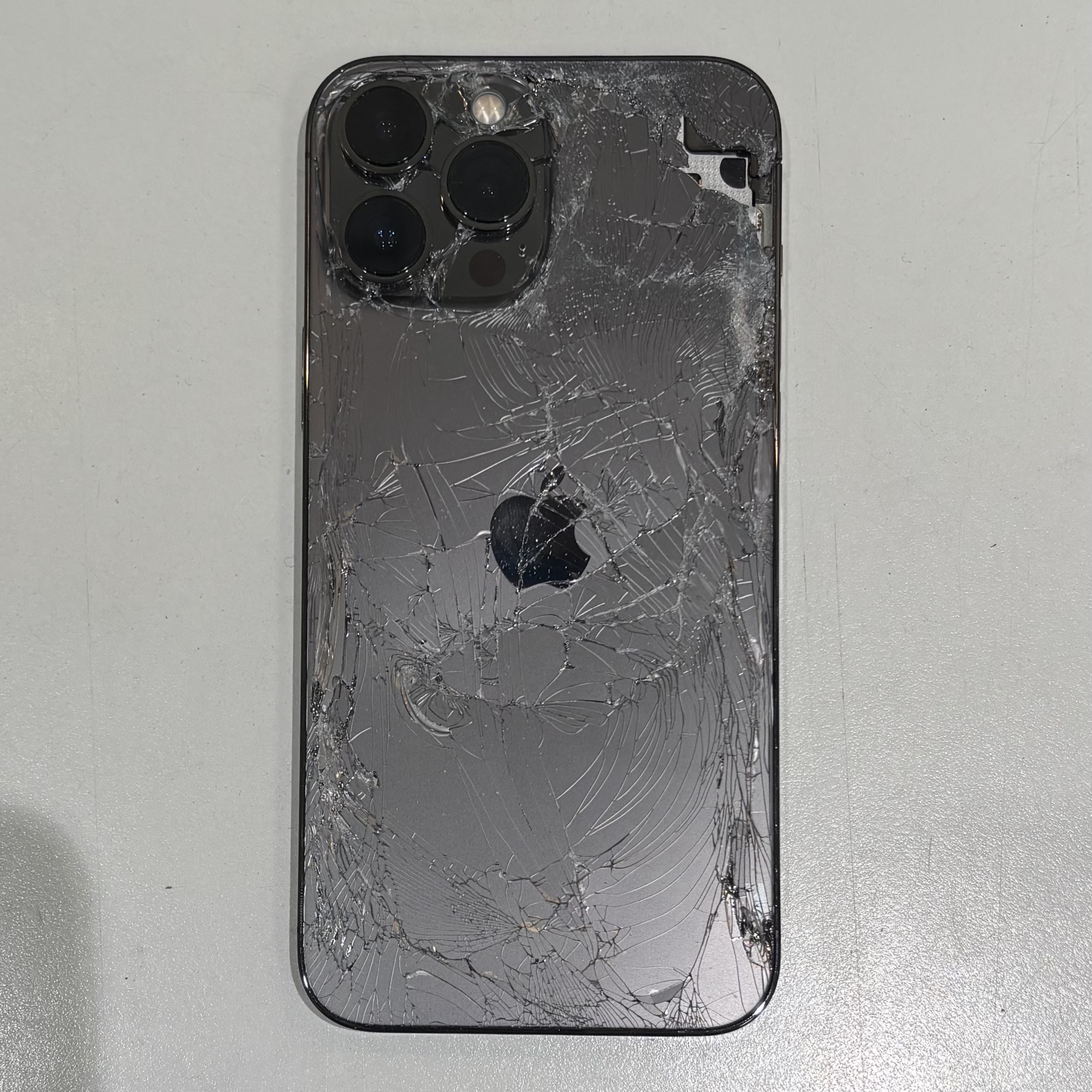 堺市美原区】iPhone12Pro 背面ガラス割れ修理｜データそのまま即日対応！