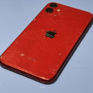 背面が割れたまま のiPhoneは危険！修理すべき理由と方法