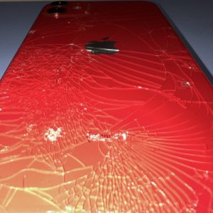 背面が割れたまま のiPhoneは危険！修理すべき理由と方法