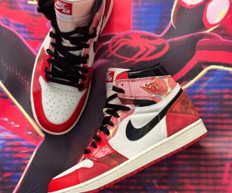 スパイダーマン SPIDER-VERSE x NIKE AIR JORDAN 1 RETRO HIGH OG SP