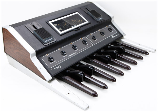 コンパクトなのに別格の存在感！アナログ・ベースシンセ Moog