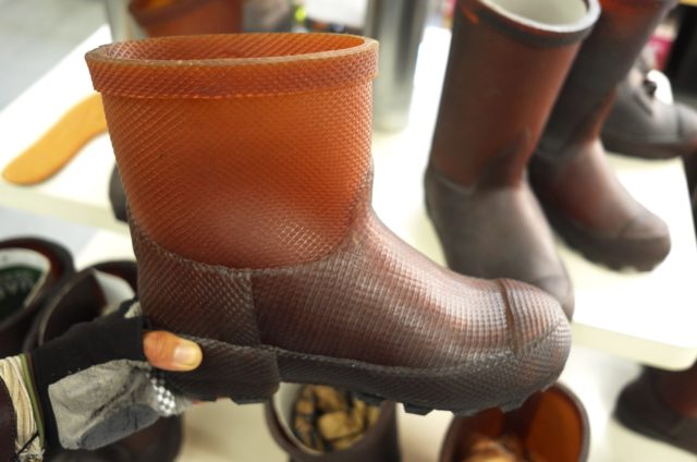黒石市：100%天然生ゴム 雪国伝統の冷たくならない長靴 ボッコ靴