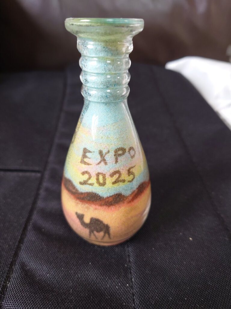 大阪・関西万博】今話題！ヨルダン館のお土産「サンドアート」の飾り方