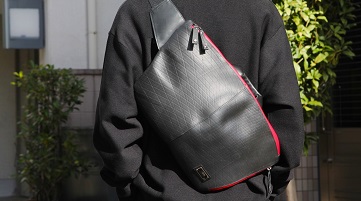 表参道本店ブログ】A4サイズ、ワンショルダーバッグの復刻モデルで予約