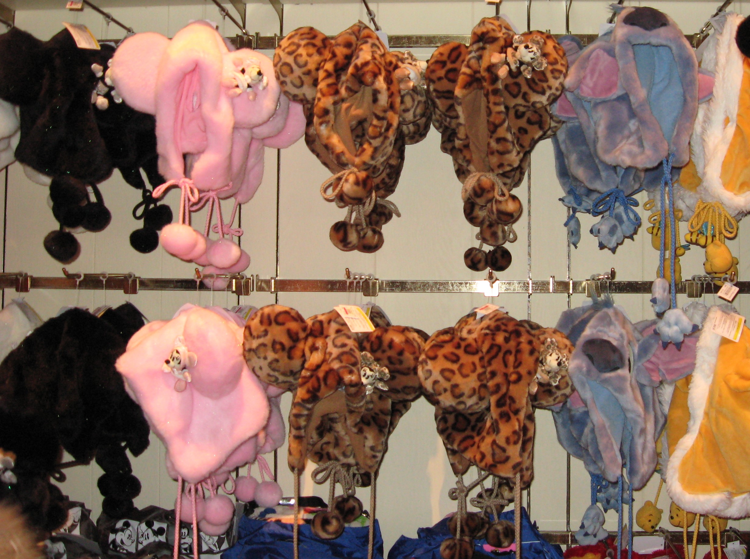 ディズニー「ヒョウ柄のファンキャップ」種類や販売年度まとめ│ラギの