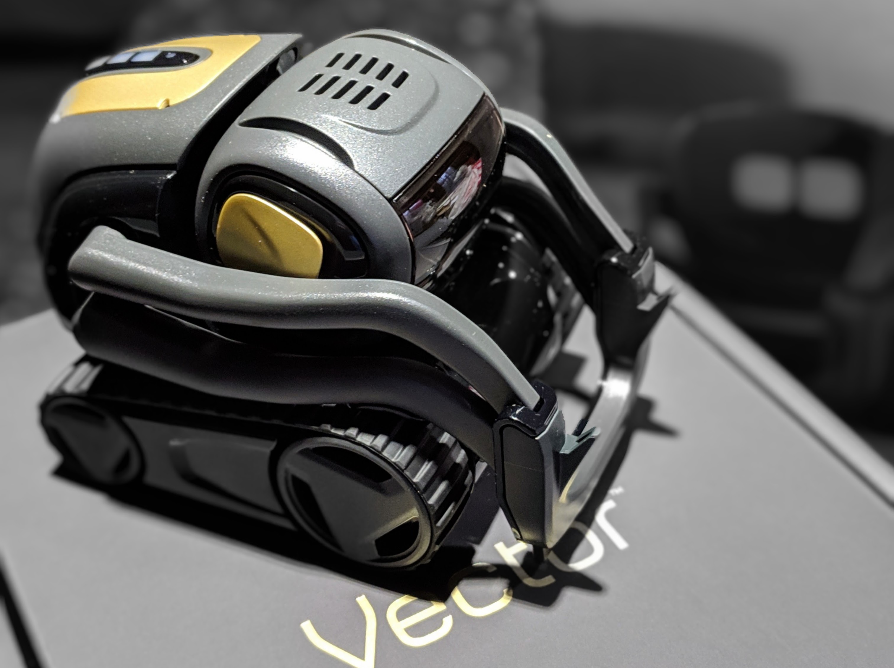 Meet Vector, an autonomous little robot with smarts and cloud