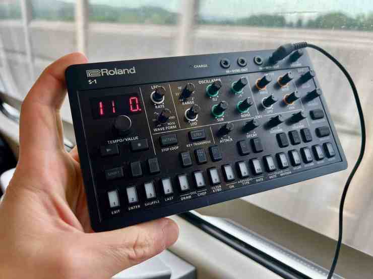 Roland AIRA Compact S-1 Tweak Synthesizer Review - Synth and Software