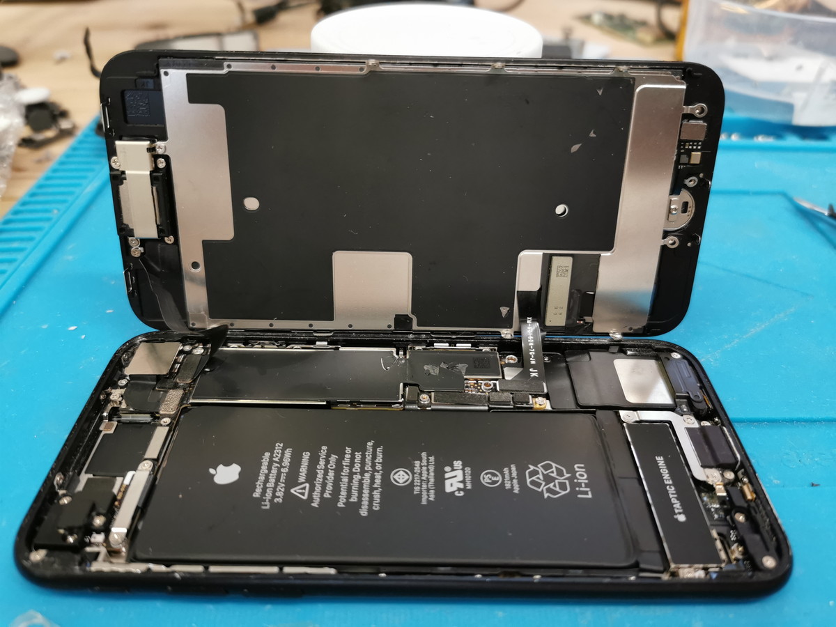 iPhone SE 第2世代 256GB ジャンク ホームボタン故障充電端子不良 赤池