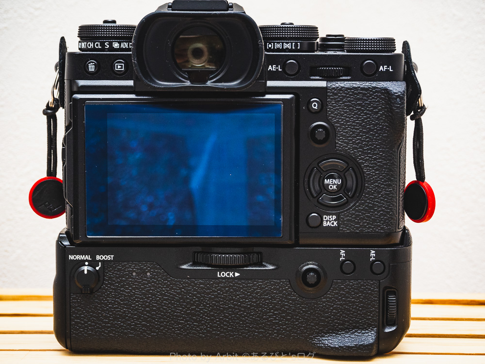 FUJIFILM X-T3用】縦位置バッテリーグリップVGーXT3レビュー: ホールド