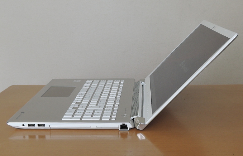 dynabook AZ66/M（T9・T8）の実機レビュー － ちょっと大きめ、16.1