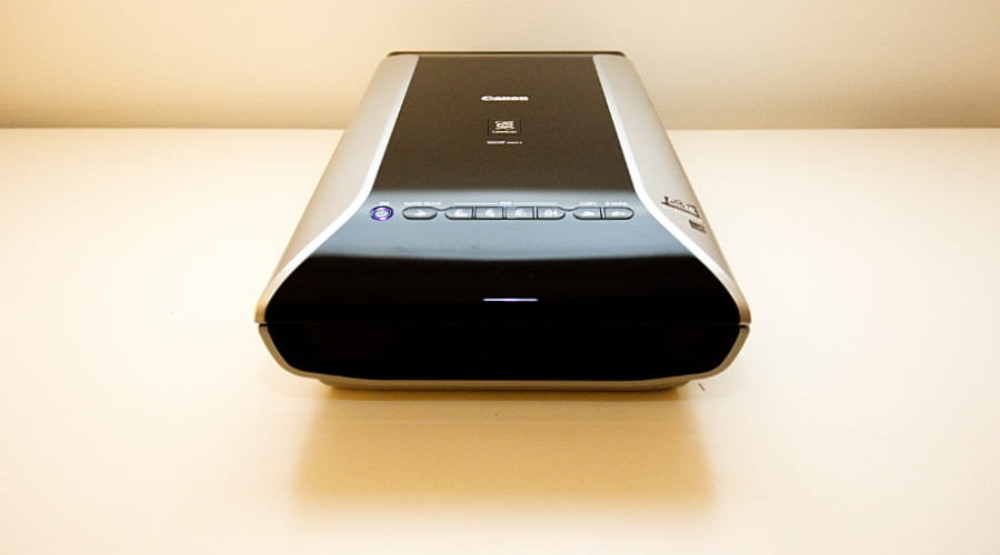 Hands-on review of the Canon CanoScan 9000F Mark II film scanner