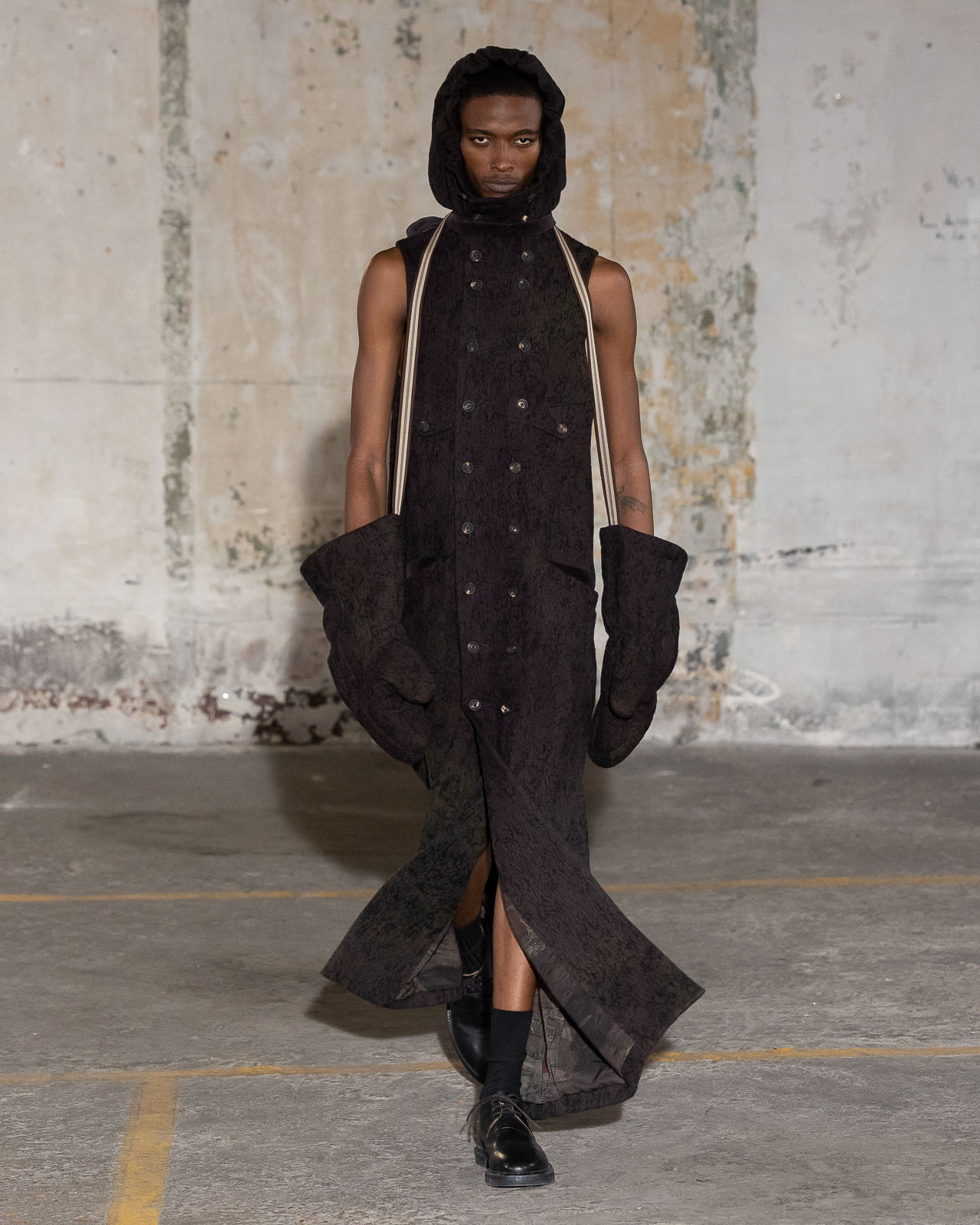 The Soothing Beauty of Ziggy Chen FW25 at Paris Fashion Week Men's