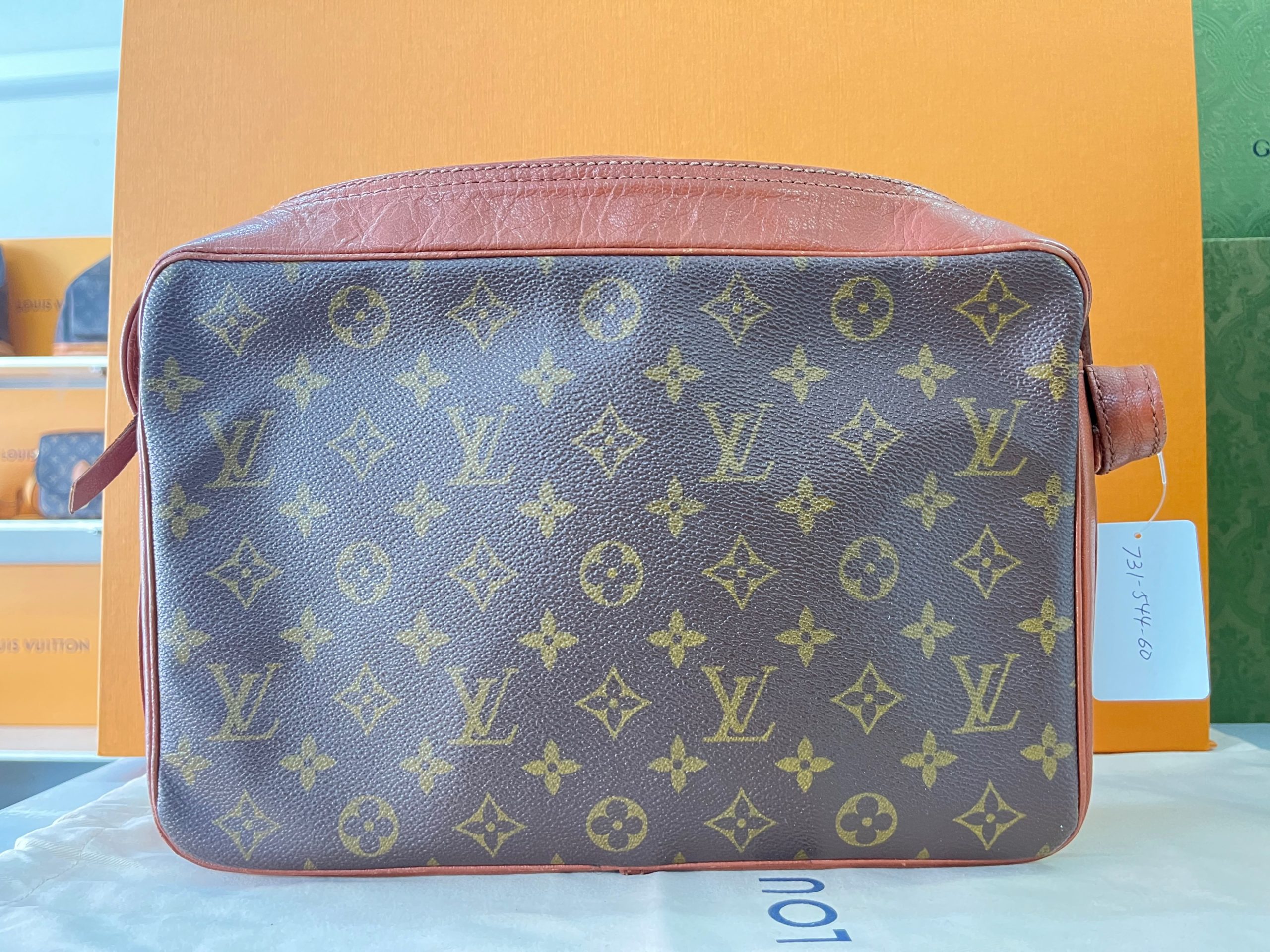 LOUIS VUITTON ルイヴィトン モノグラム・サックバンドリエールの