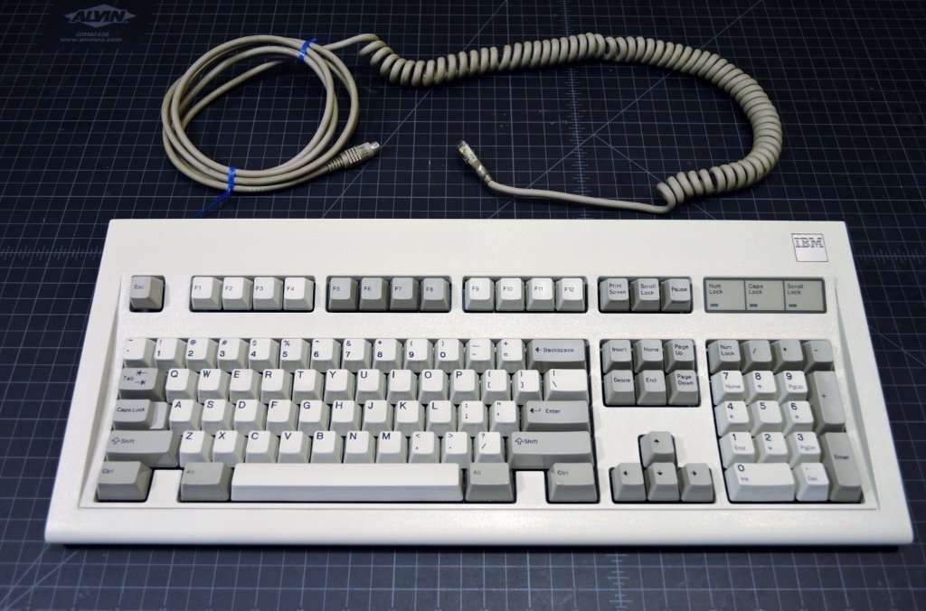 IBM Model M 1390131 バックリングスプリングキーボード 【公式通販】