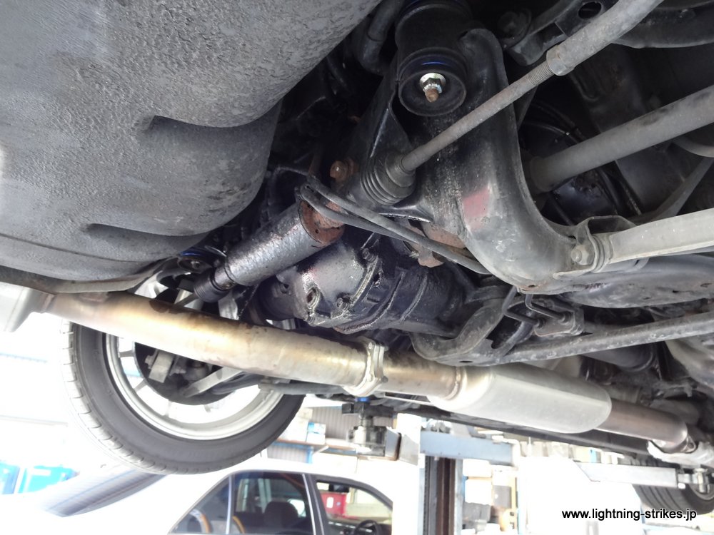 BNR32スカイライン リアデフ付近からのオイル漏れ|Lightning Blog
