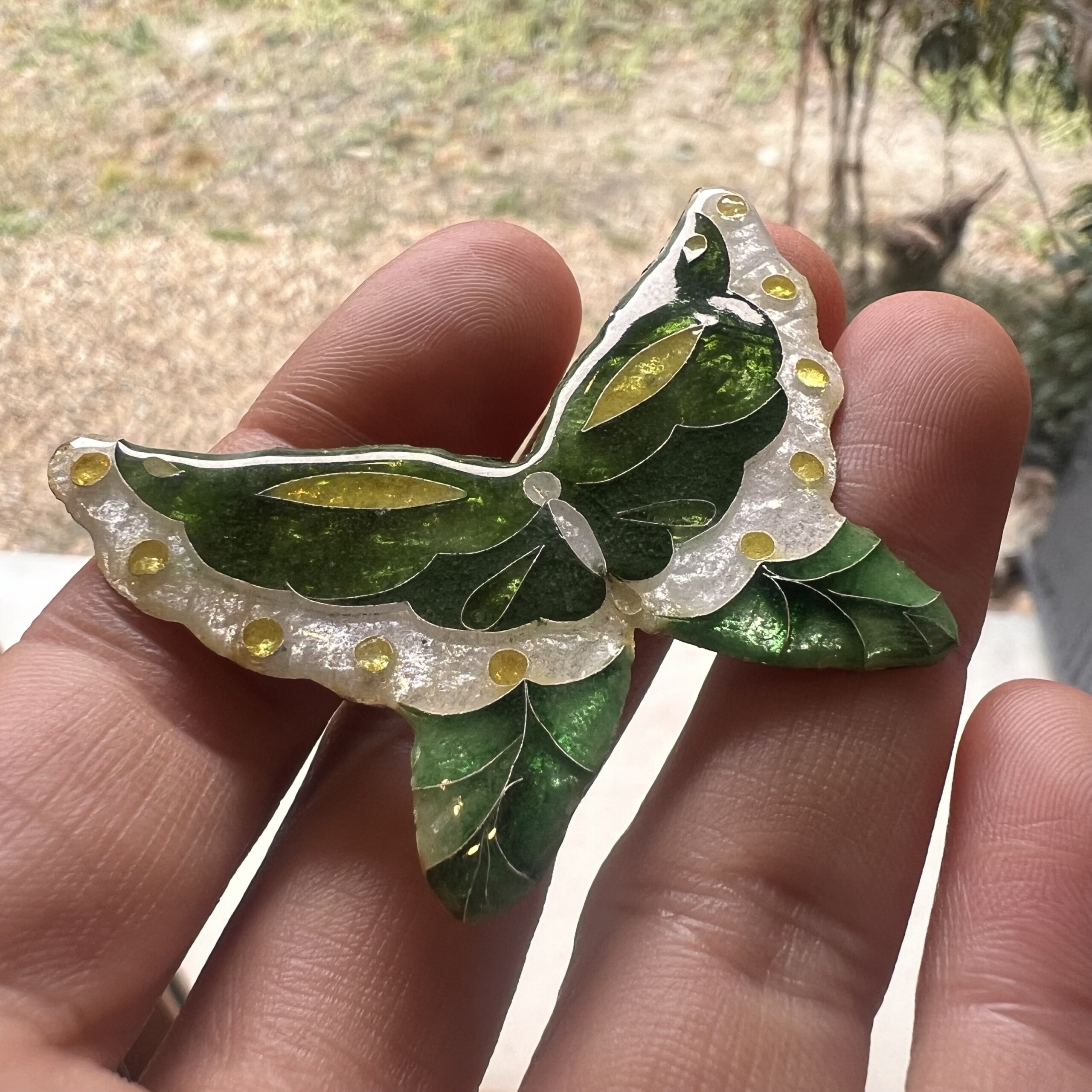 七宝焼ブローチ《蝶よ花よ：緑》 – 田村七宝工芸 七宝焼窯元【公式サイト】