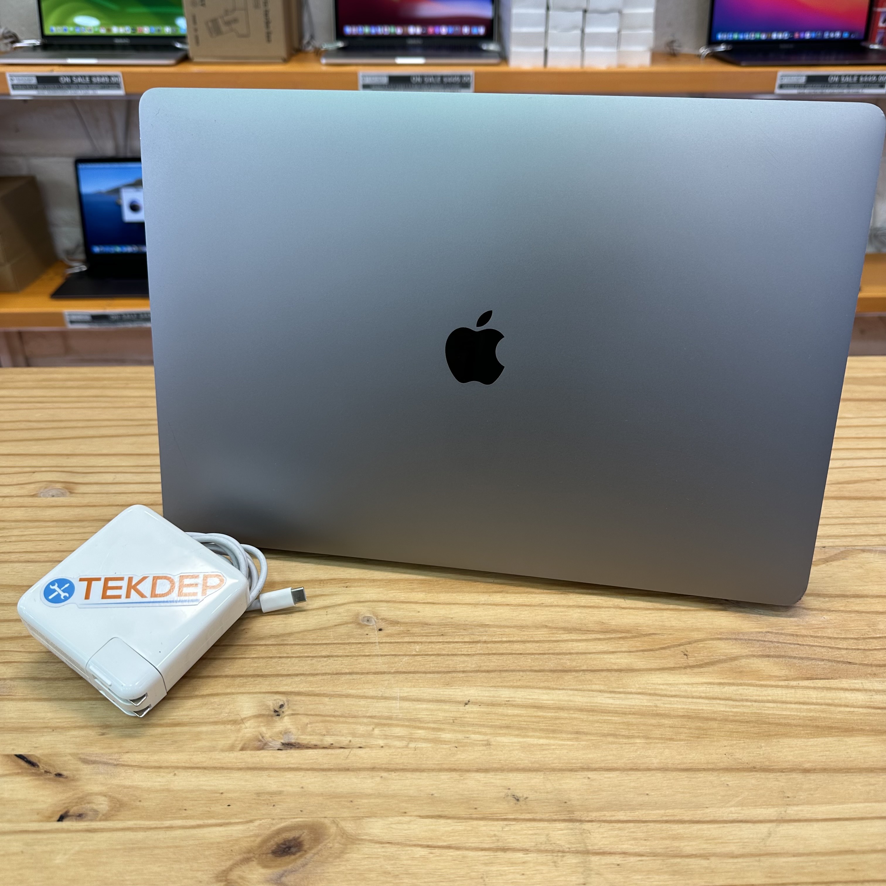 A2141 MacBook Pro 16 inch 2019 with Touch Bar (i9 64GB 1TB)