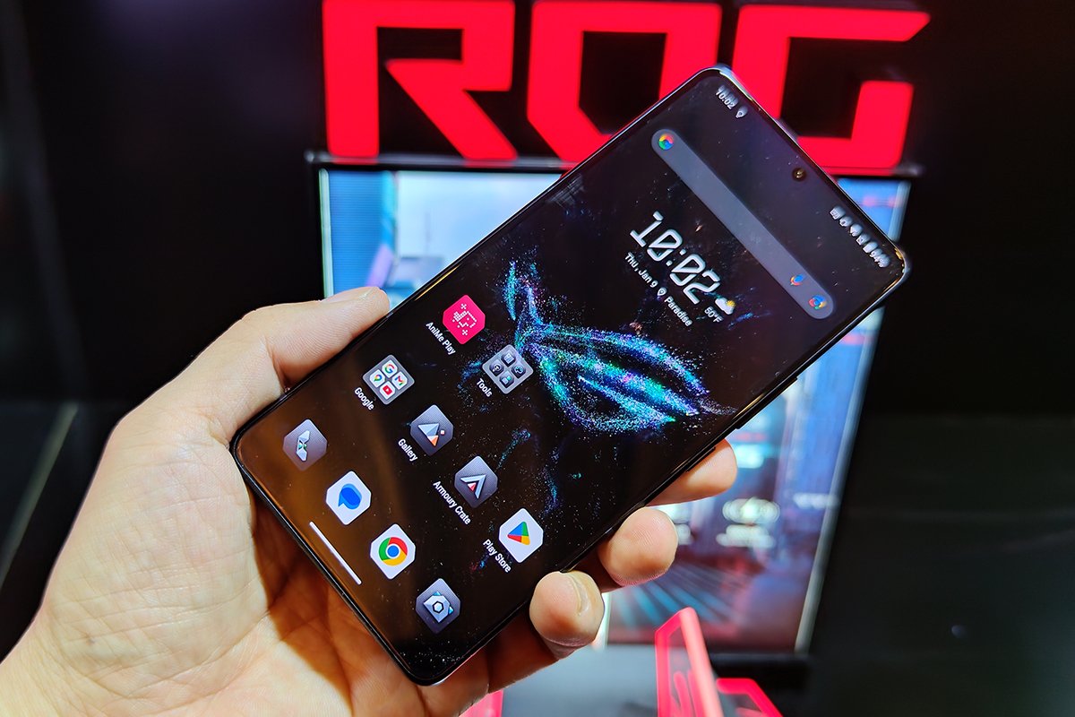 世界初のリフレッシュレート185Hz対応！ASUSのゲーミングスマホ「ROG